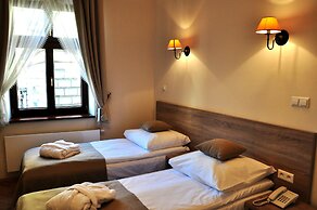 Hotel Santi