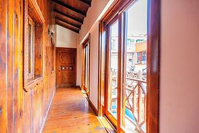 Amazon Petite Palace