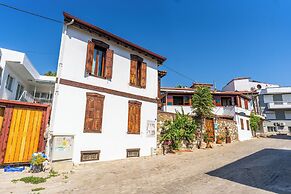 Amazon Petite Palace