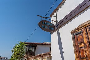 Amazon Petite Palace