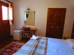 Amazon Petite Palace