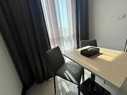 Crystal Suites Suvarnabhumi Airport