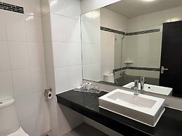 Crystal Suites Suvarnabhumi Airport