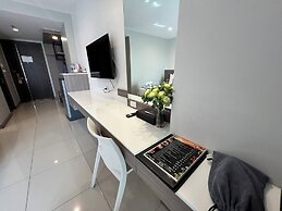 Crystal Suites Suvarnabhumi Airport