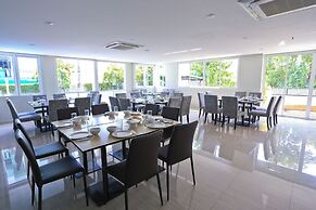 Crystal Suites Suvarnabhumi Airport