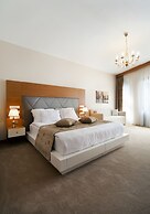 Gravis Suites