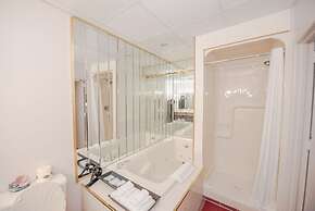 Niagara Parkway Court Motel