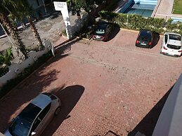 The Corner Park Hotel