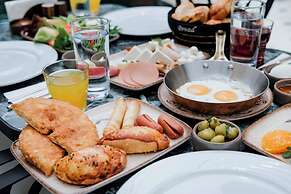 Elegance East Hotel - Boutique Class