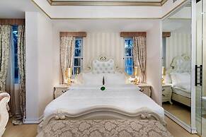 Elegance East Hotel - Boutique Class