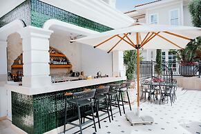 Elegance East Hotel - Boutique Class