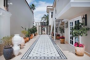 Elegance East Hotel - Boutique Class