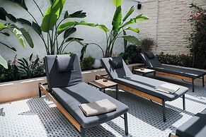 Elegance East Hotel - Boutique Class