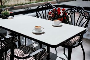 Elegance East Hotel - Boutique Class