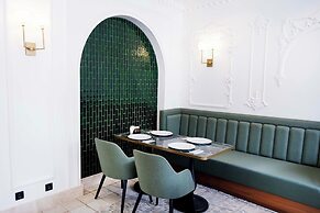 Elegance East Hotel - Boutique Class