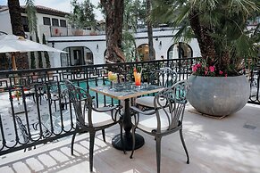 Elegance East Hotel - Boutique Class