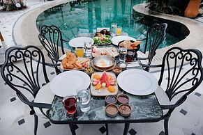 Elegance East Hotel - Boutique Class