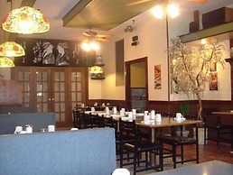 Colonial Inn