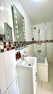 Crompton Guest House