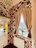 Crompton Guest House