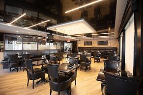 Hotel V