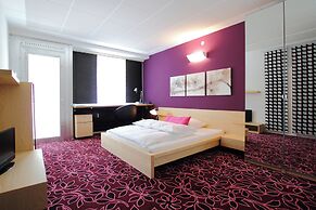 College Garden Hotel