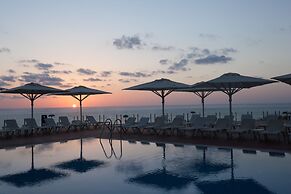 Island Luxurious Suites Hotel
