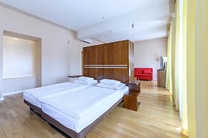 Hotel Caroline
