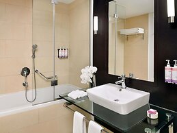 Mövenpick Hotel Jumeirah Lakes Towers