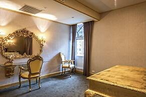 The We Hotel