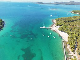 Crvena Luka Resort
