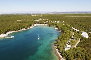 Crvena Luka Resort