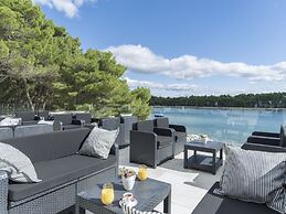 Crvena Luka Resort