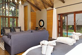 Black Rhino Game Lodge