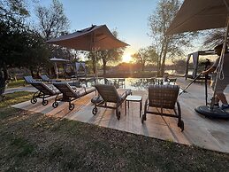 Black Rhino Game Lodge