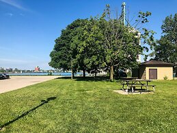 Days Inn by Wyndham Sarnia Harbourfront