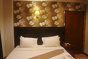 Inn House Hotel