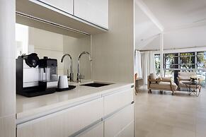 Mangrove Hotel