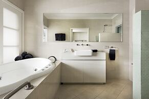 Mangrove Hotel