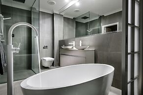 Mangrove Hotel