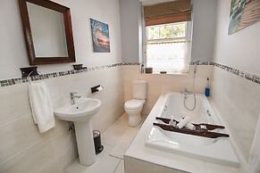 Four Oaks Guesthouse