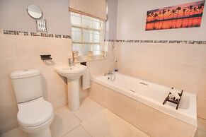 Four Oaks Guesthouse