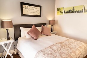 Four Oaks Guesthouse