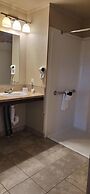 Kindersley All Suites Hotel