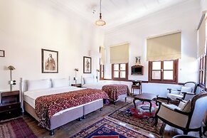 Atelya Art Hotel