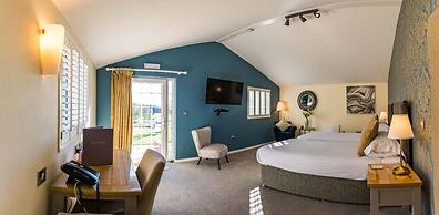 Manor Court Hotel