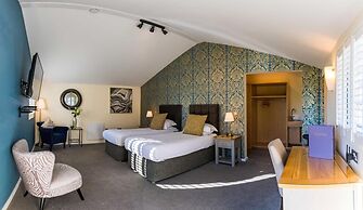 Manor Court Hotel