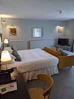 Manor Court Hotel