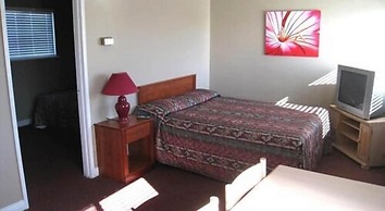 Beach Grove Motel