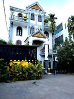 Parent Heritage Angkor Villa